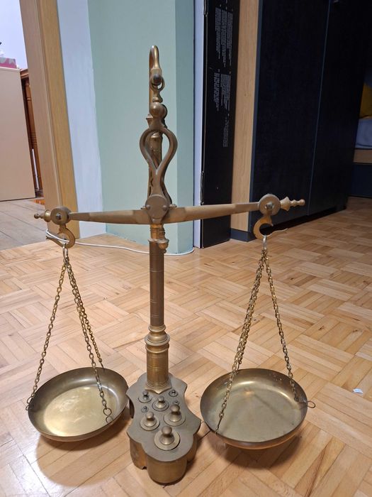 Mosiężna waga   .