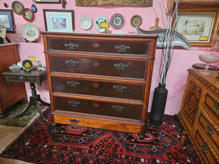 Grande cómoda, muito antiga, em madeira maciça com tampo em pedra - C