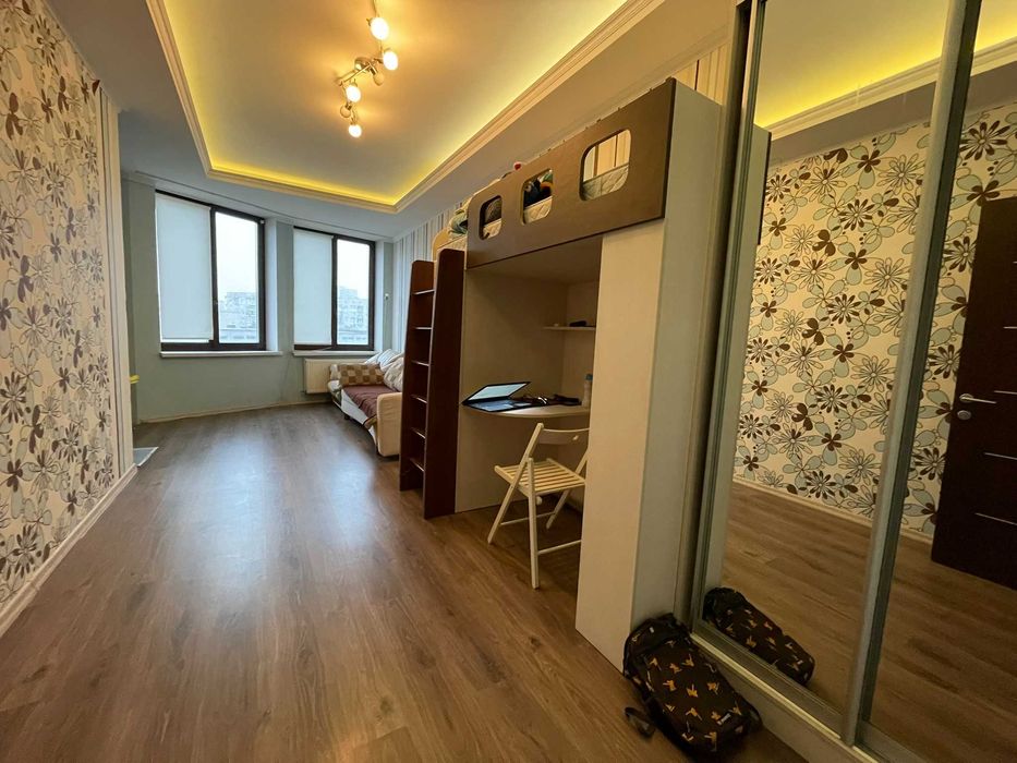 Большая семейная квартира 130м 6 этаж. Теплый дом, парковка во дворе.