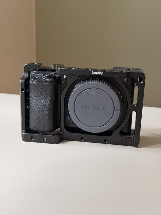 Sony a6400 + klatka SmallRig + baterie