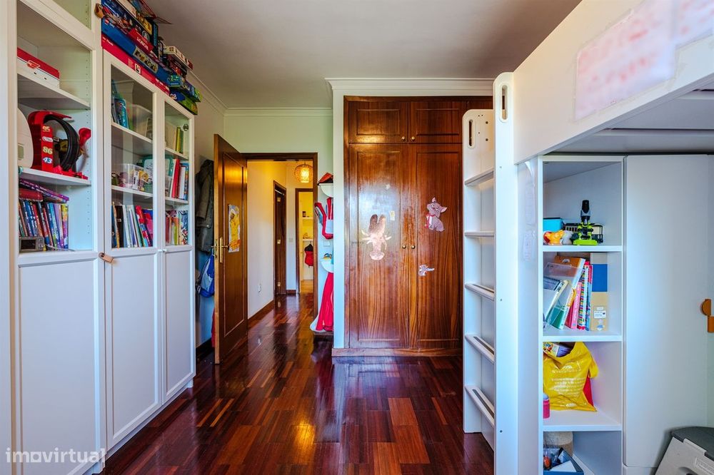 T2 Ermesinde com Garagem e Lareira – Renovado