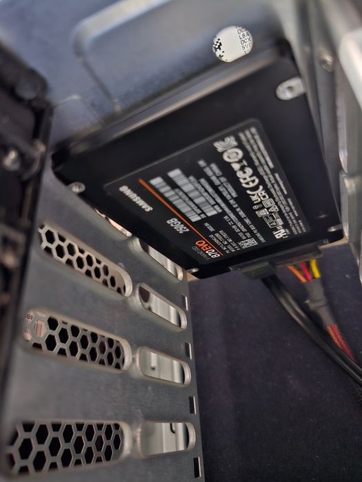 Komputer do gier MSI Codex 3 | GTX 1050 Ti 4GB | i5-7400 | 16GB RAM | SSD Samsung 250GB