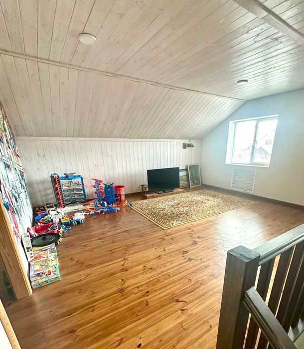 Продаж будинку в Іванковичах — 165 м², 8 соток, гараж