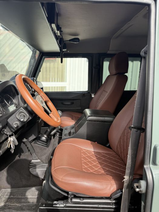 Land Rover Defender  - 130