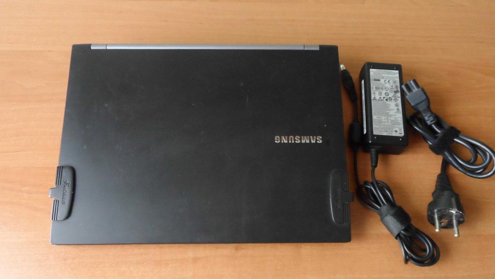 Laptop Samsung NP400B2B - Intel i5 - dysk SSD 256GB - RAM 6GB - Windows 11