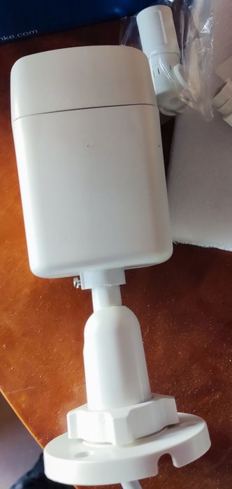 Kit CCTV com 1 NVR, 4 câmaras 4K, 4 cabos UTP, 2 de 20m e 2 de 30m.