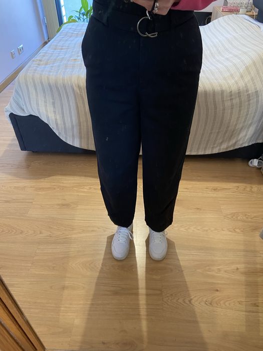 Calças pretas com cinto da Massimo Dutti