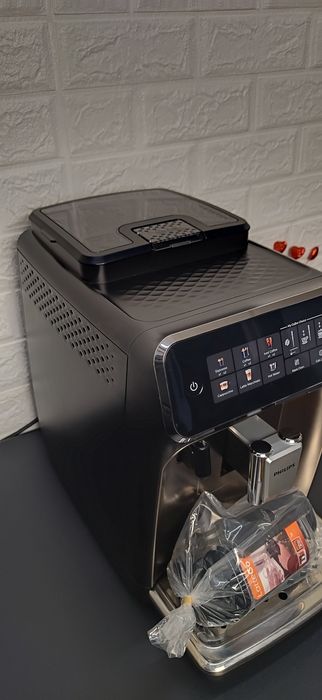 Кавомашина/кавоварка Philips ep 3347, 2023 року випуску