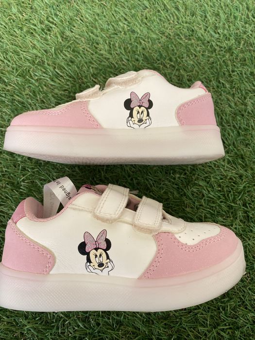 Tenis Minnie novos com luzes tamanho 23