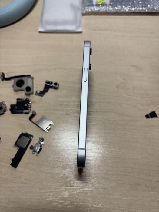 Запчастини для IPHONE 15