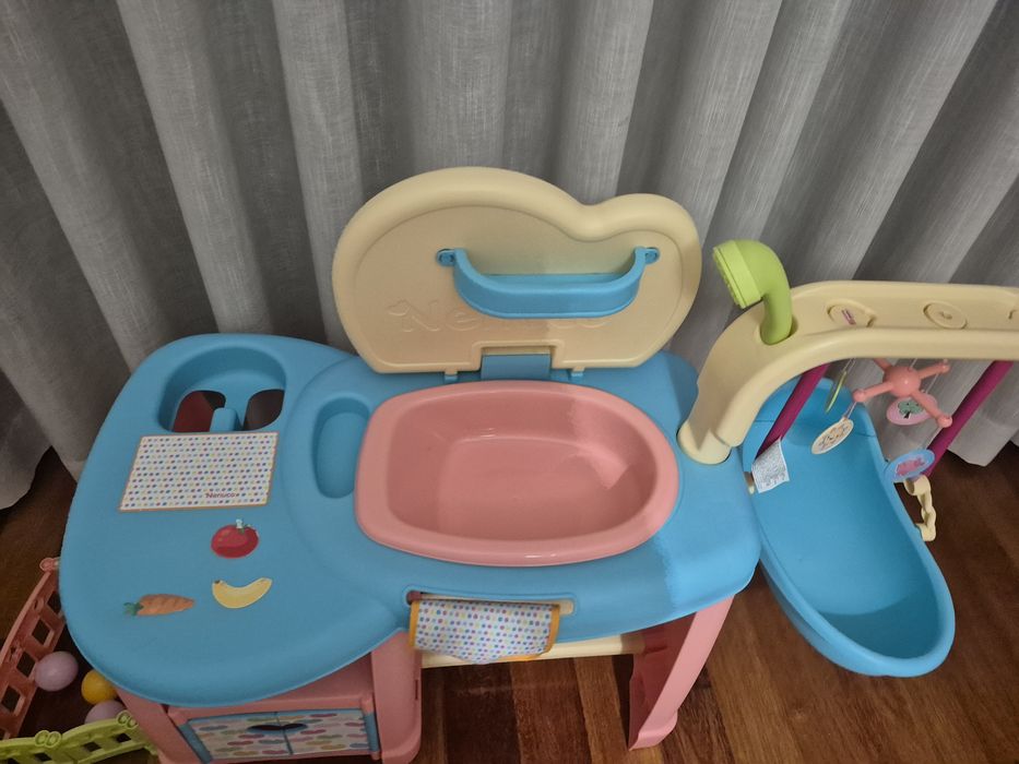 Nenuco  Caring Center - Trocador/Banheira/Refeição/Dormir