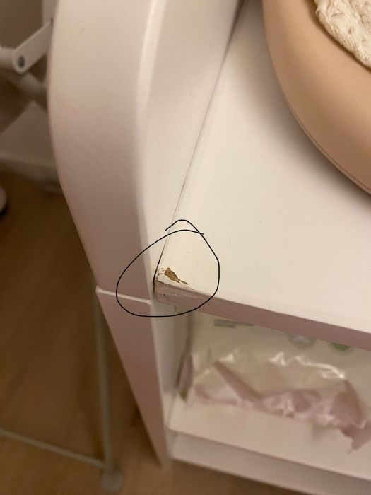 Móvel branco muda-fraldas (trocador)