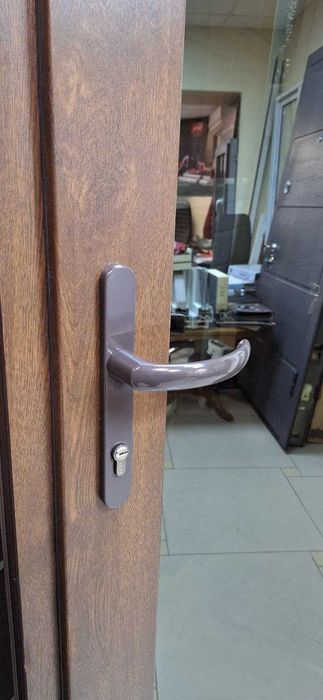 Вхідні металопластикові двері. Нові