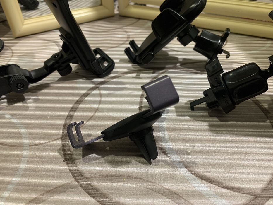 Автотримачи для телефону