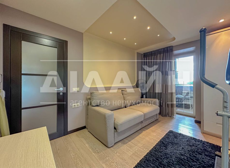 Краща пропозиція! 3-кімн. квартира з ремонтом у центрі міста!