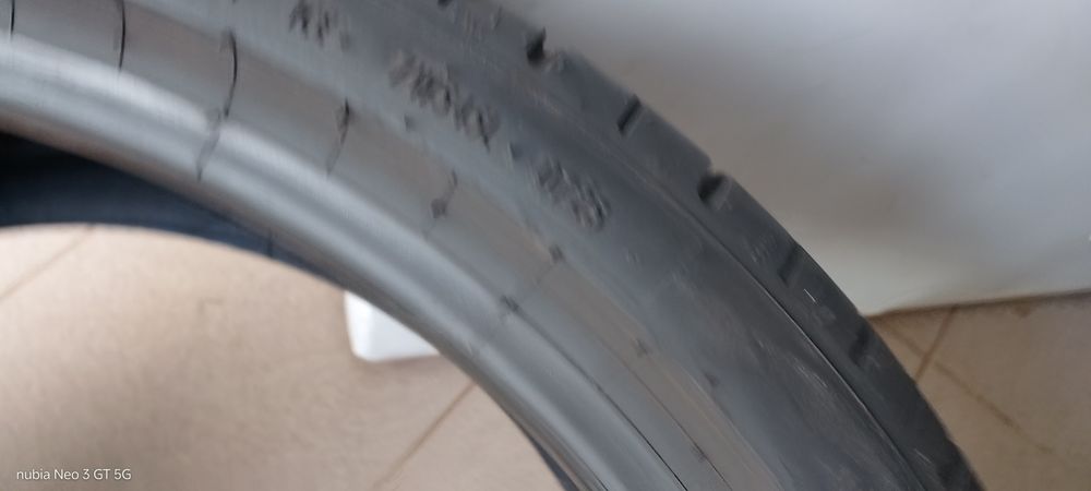 Pneus 285/30/21 semi novos