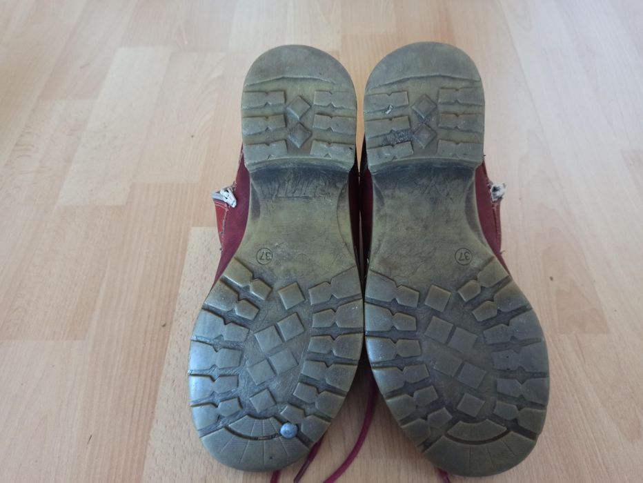 Czerwone trzewiki, buty jesienne