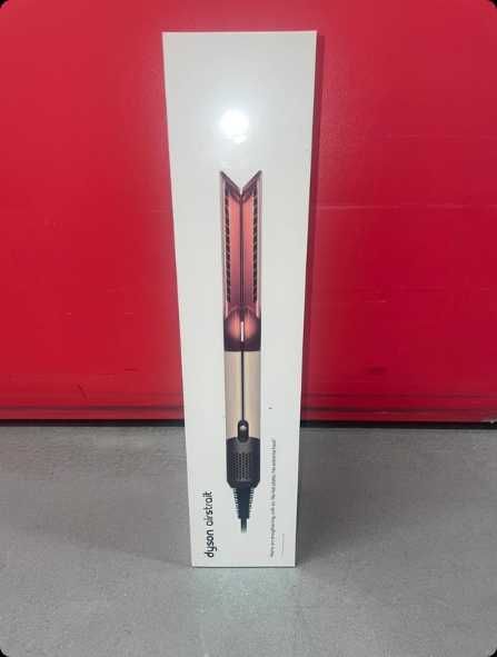 Zupełnie nowa prostownica do włosów AirStrait Prezent