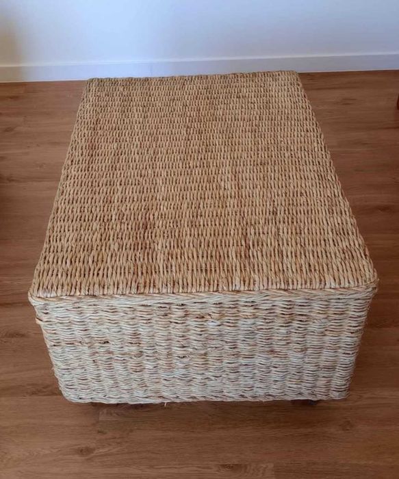 Mesa de centro em fibra natural