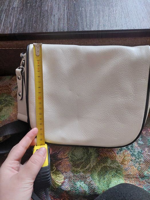 Жіноча сумочка біла