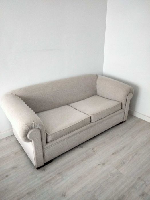 Sofá estufado de novo sem uso