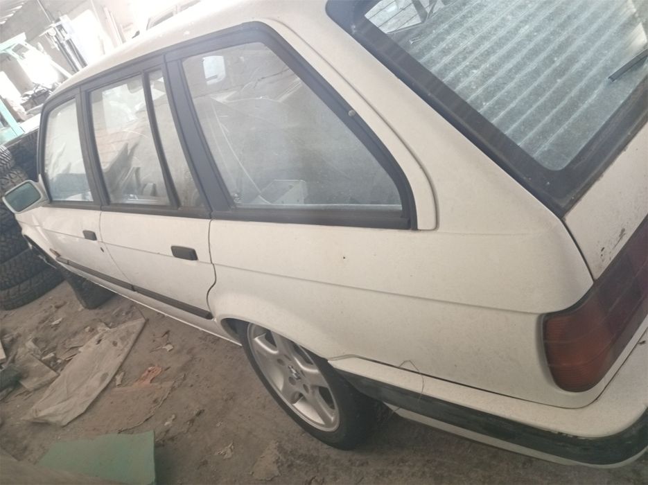 BMW e30 320 gasolina 6 cilindros