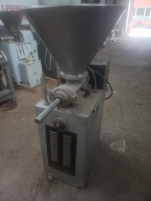 Шприц колбасный,вакуумный,двохшнековий,колбасное,мясное.