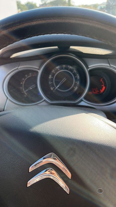 Vendo carro de marca Citroën C3 a Gasolina