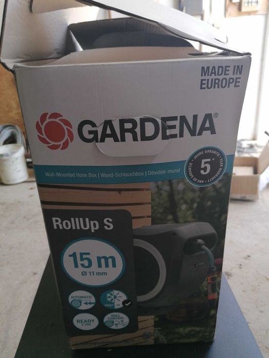 Porta-Mangueira Gardena RollUp Automático de parede 15 m