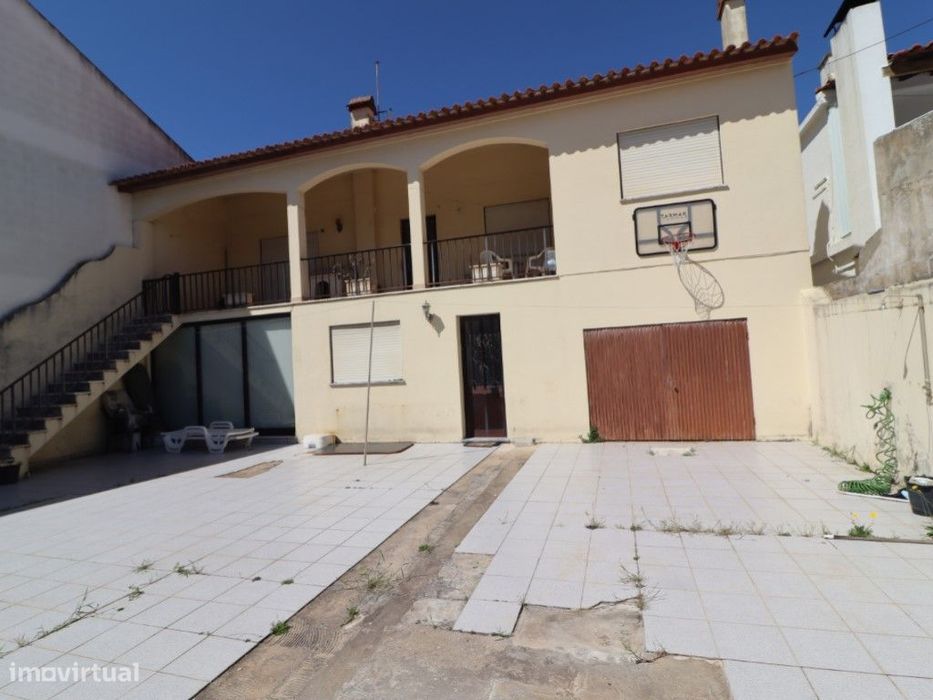 Moradia com dois apartamentos T3 com utilização independente — São Pedro, Coimbra