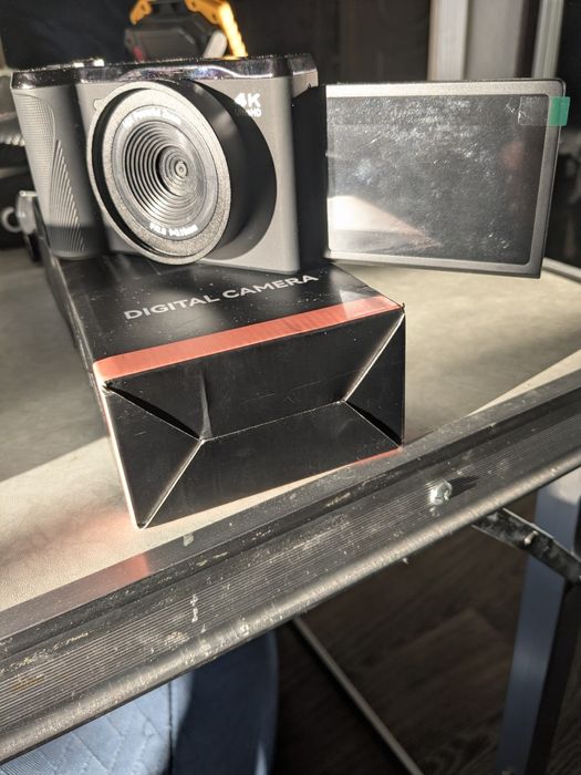 Цифрова 4К камера, 56 Мп,зум ×16, sd карта 32 Гб, автофокус, спалах.