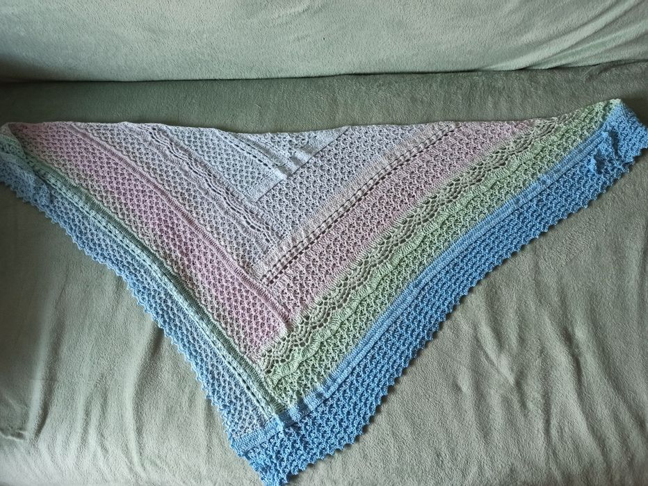 Symetryczna duża pastelowa chusta handmade