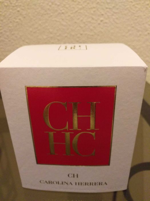 Frasco de Perfume Vazio "CH" Com Caixa