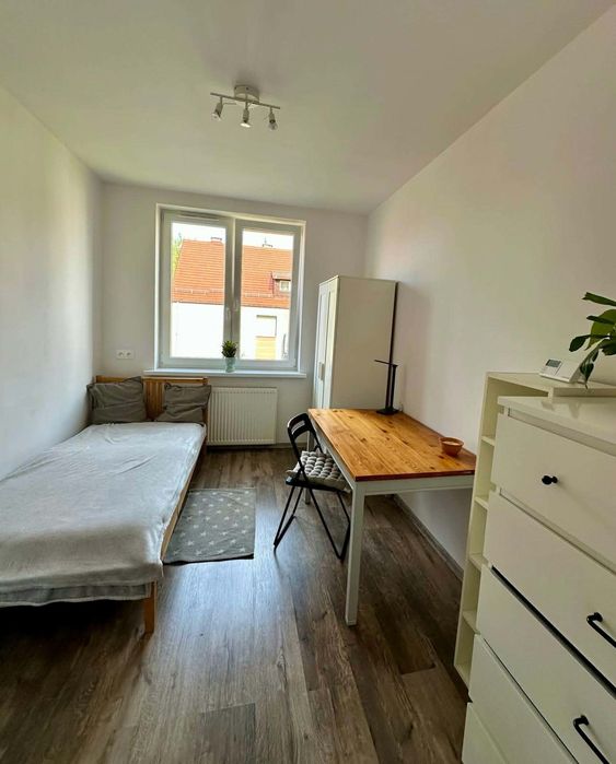 Wolny pokój do wynajecia. Czyste, zadbane mieszkanie. Dobry standard. Zabrze Helenka, dla studentów ŚUM