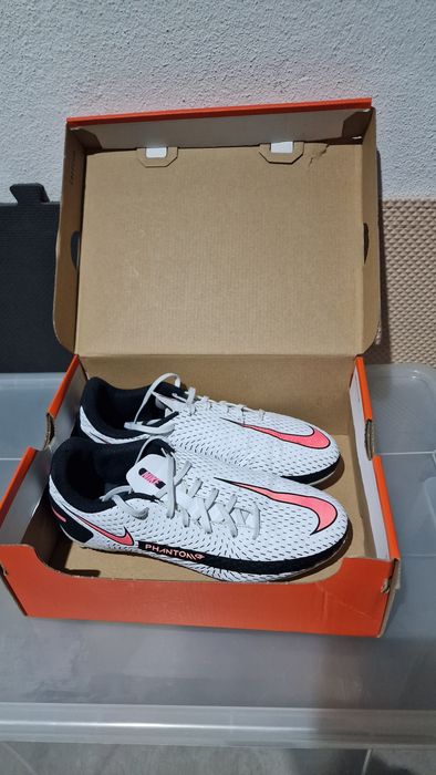 Nike tamanho 37.5 - Phanton Academy - em excelente condição