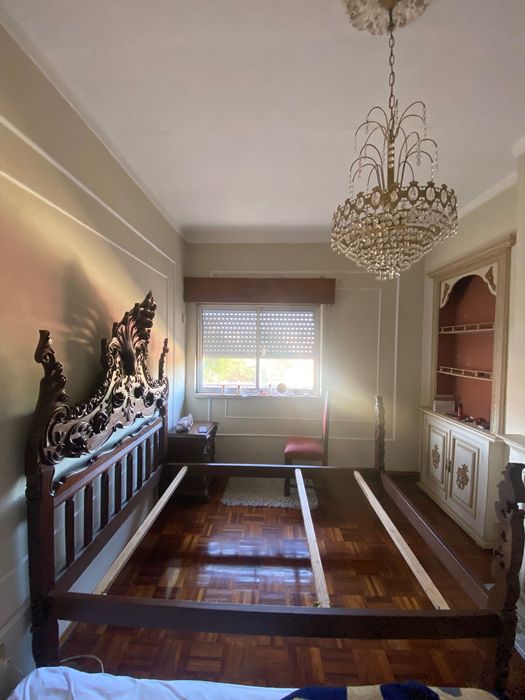 Cama vintage de madeira