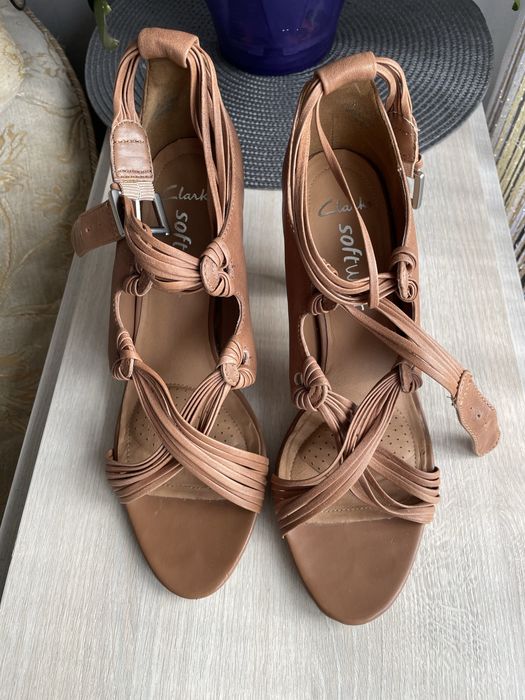 Босоніжки 39 розмір ……