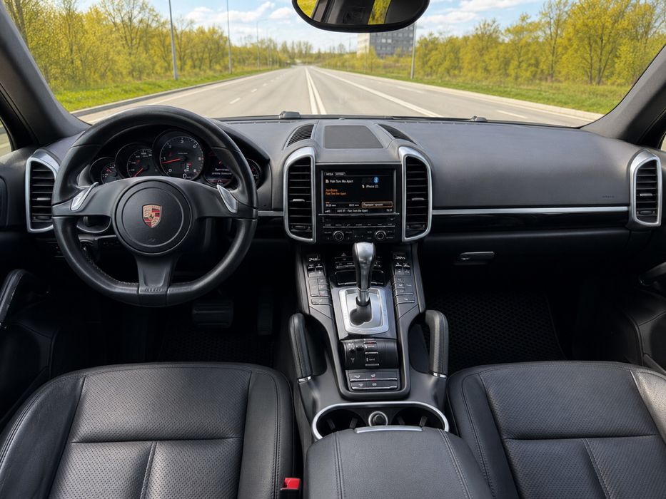 Porsche Cayenne 2012 року