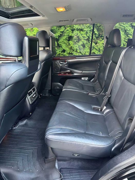 Lexus LX 570      2015