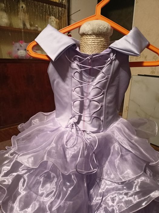 Продам гарну святкову сукню для дівчинки