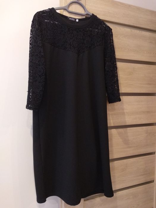 Czarna sukienka XXXL z ażurowymi, koronkowymi rękawami 3/4 Awatex