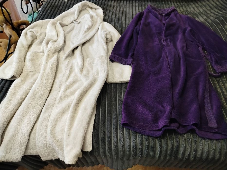 Халаты 2 штуки..