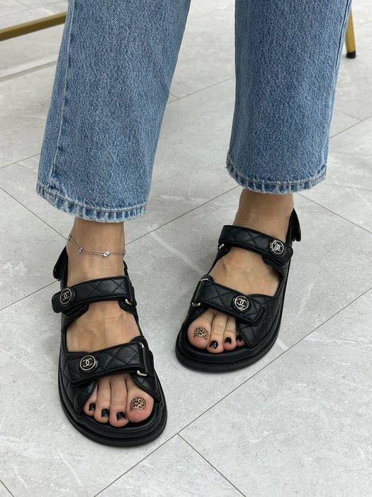 Sandały Chanel skórzane