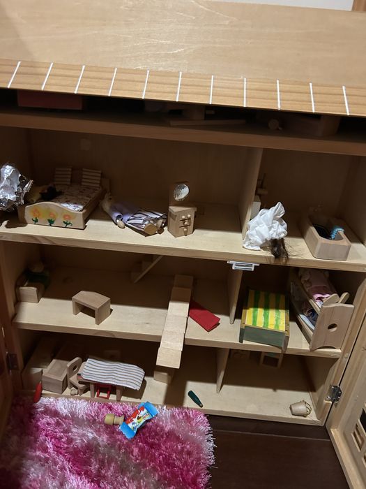 Casinha de brincar completa em estado novo