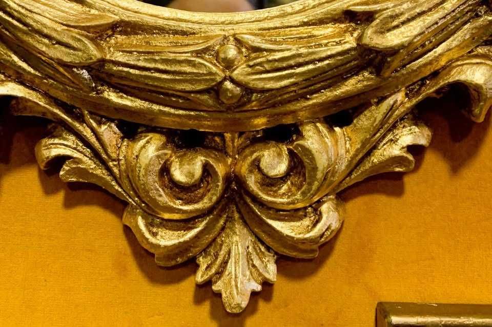 Espelho com Moldura em Folha de Ouro