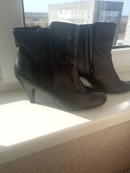 Продам осінні ботіночки