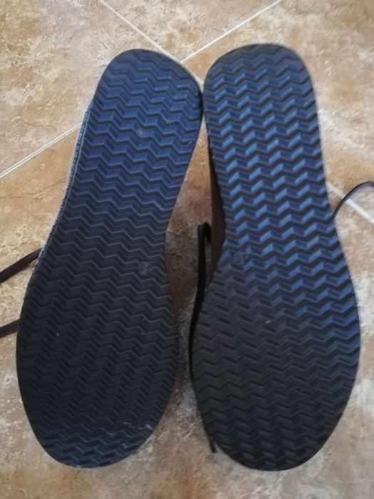 Sapatos marca CARNEIROS