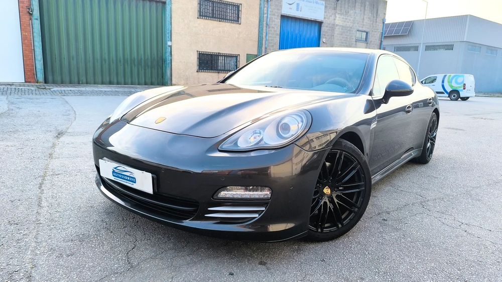 Porsche Panamera 4 Platinum Edition PDK