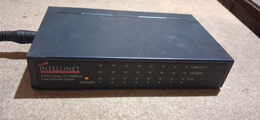 Switch intellinet 10/100