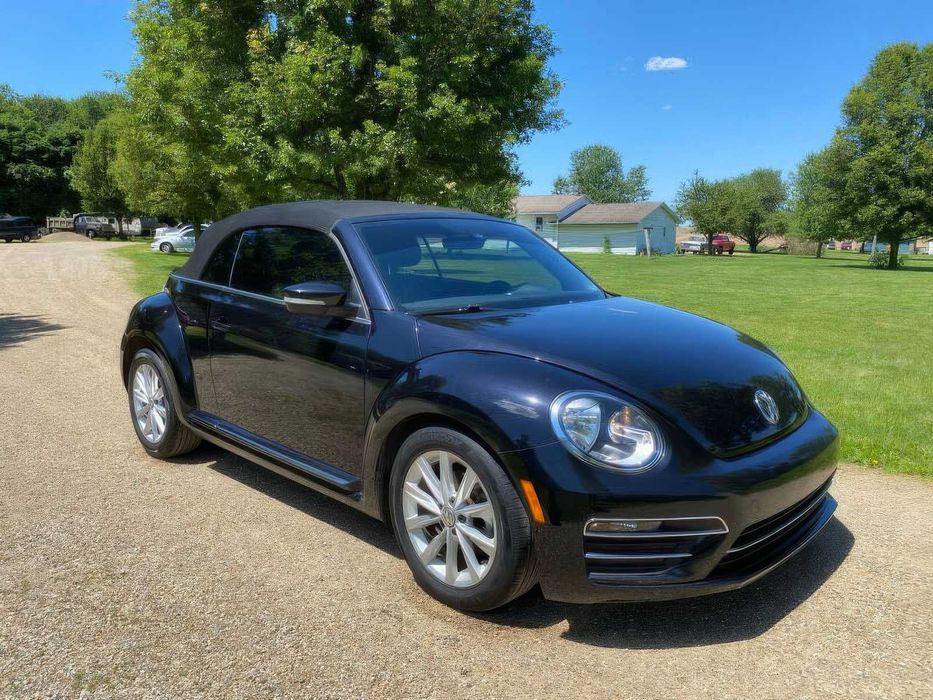 Volkswagen Beetle Convertible SE      2017